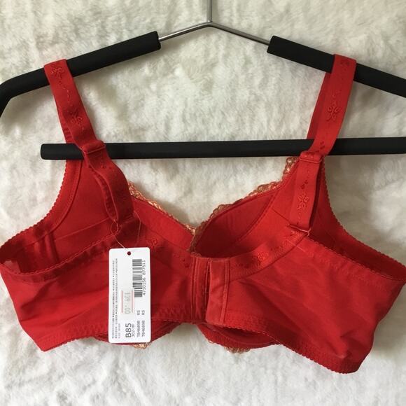Wacoal Elegant Red and Gold Lace Bra - Picture 7 of 15